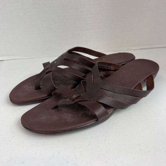 St. John's Bay Women's Brown Leather Flip Flop Sandals Strappy Size 10 M - Picture 3 of 11